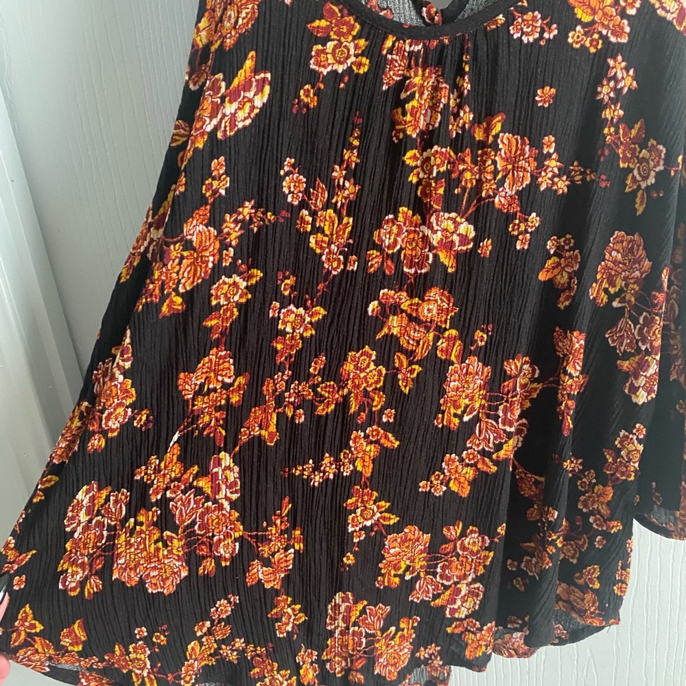Cold Shoulder Top - Picture 4 of 6